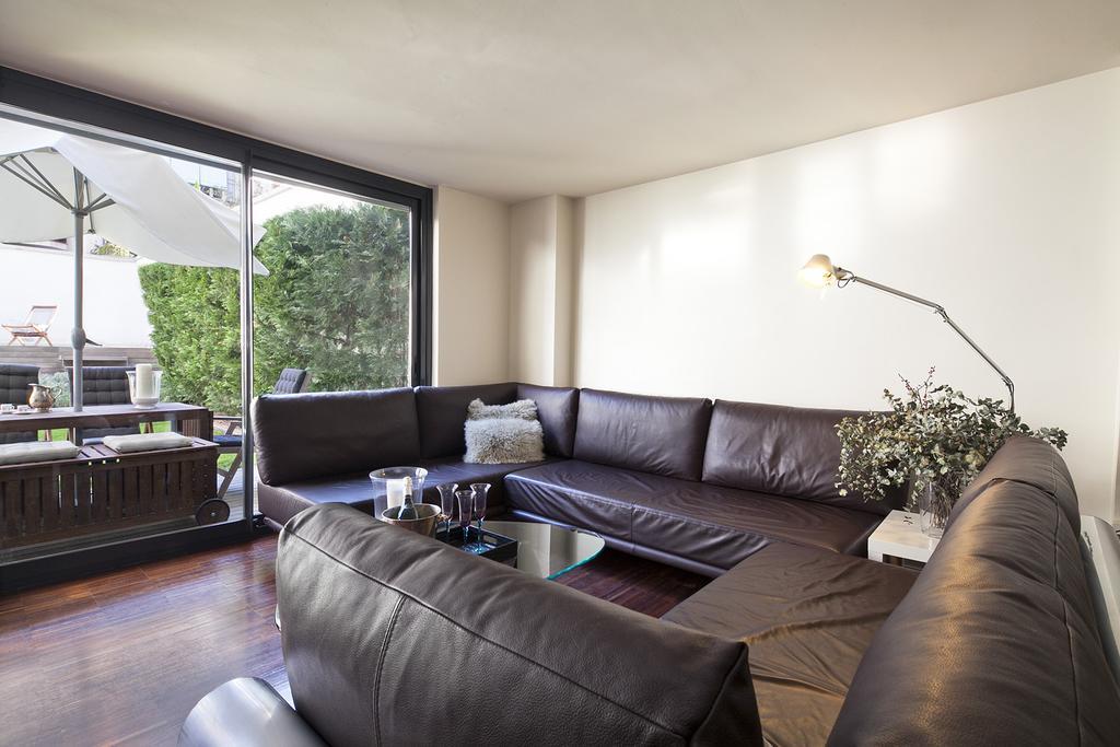 Apartment Barcelona Rentals - Private Pool And Garden Center Exterior photo