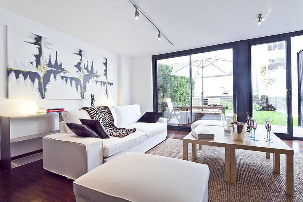 Apartment Barcelona Rentals - Private Pool And Garden Center Exterior photo