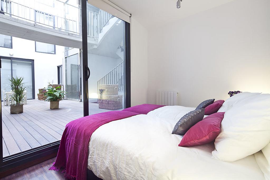 Apartment Barcelona Rentals - Private Pool And Garden Center Exterior photo